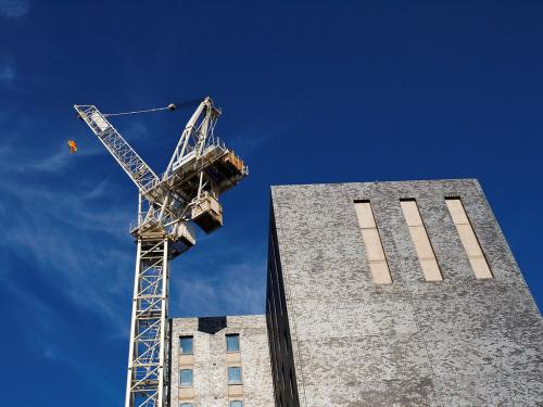 辦理建筑企業(yè)資質(zhì)時，應該如何確定人員證書有效性？